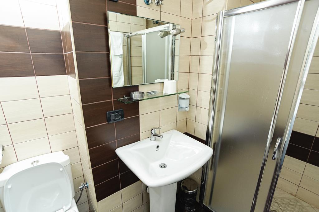 Hotel Serenity Тирана Екстериор снимка