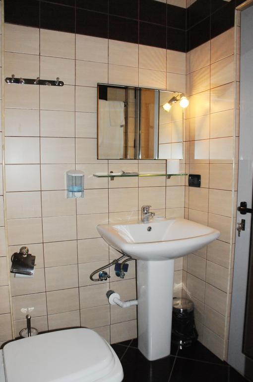 Hotel Serenity Тирана Екстериор снимка